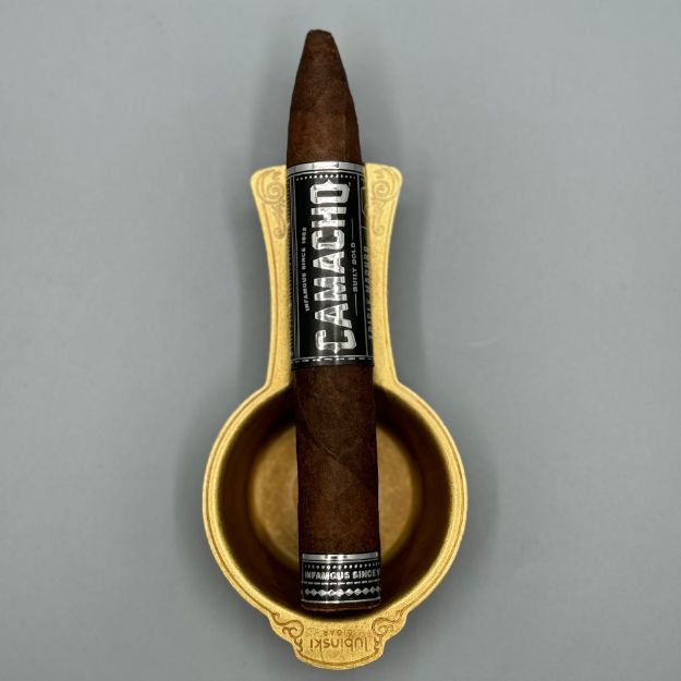 صورة Camacho Triple Maduro Figurado