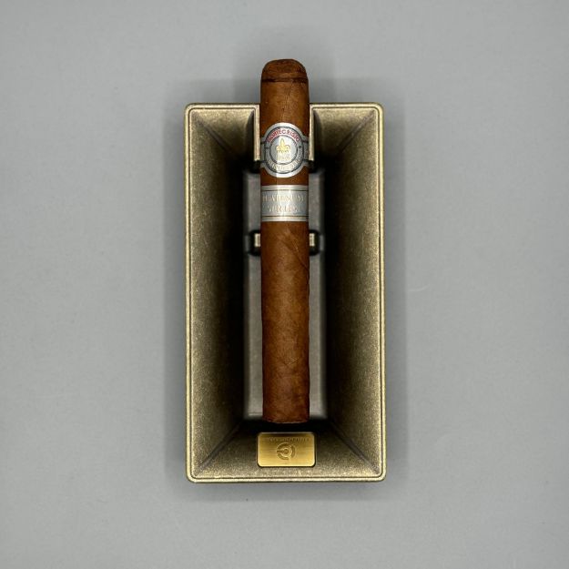 صورة Montecristo Platinum Series Toro