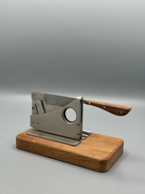 صورة Table Cigar Cutter With Olive Base and Handle 