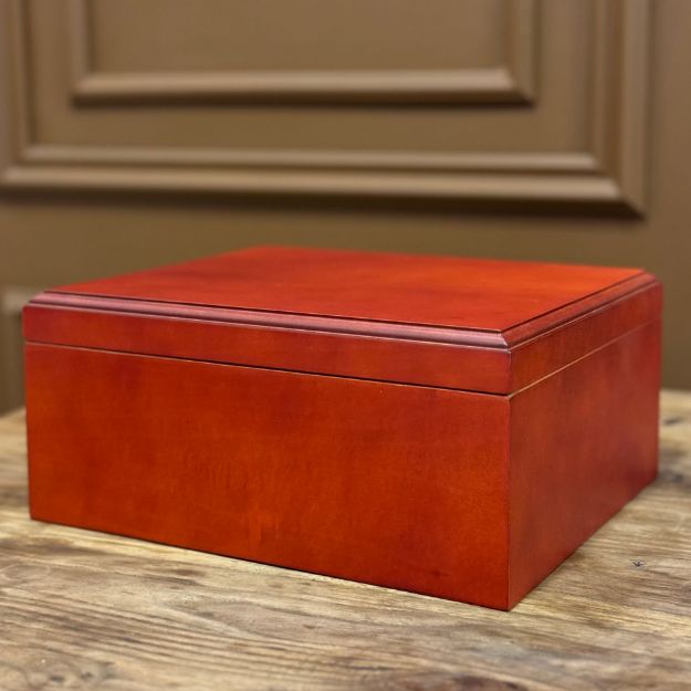 صورة Red Humidor With Accessories 