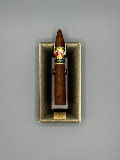 صورة La Gloria Serie  R Pyramid 