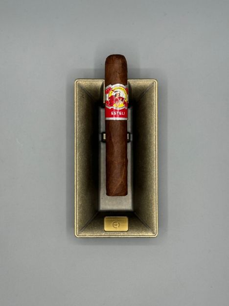 صورة La Gloria Esteli Red