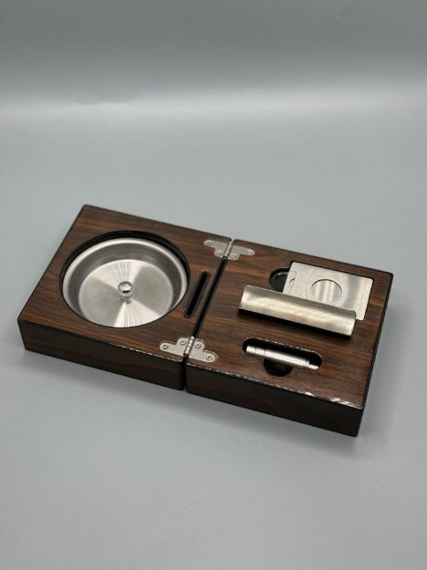 صورة Ashtray with accessories 