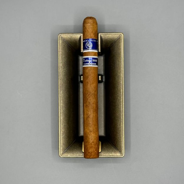 صورة Rocky Patel 2003 vintage cameron Churchill