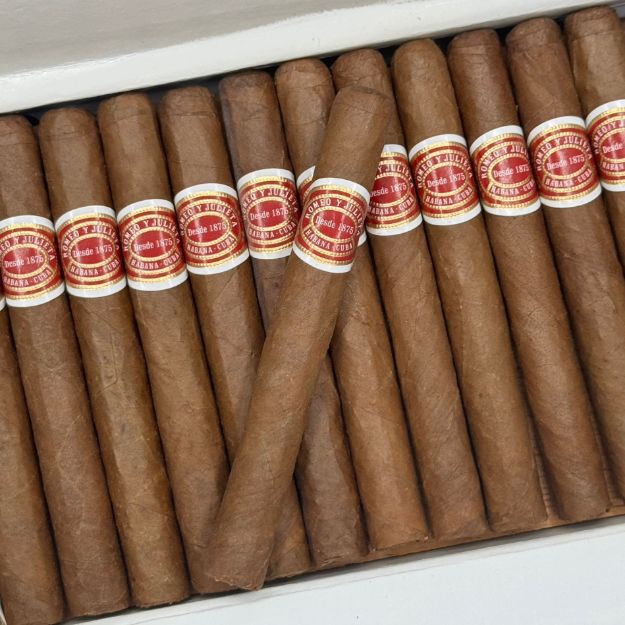 صورة Romeo y Julieta Petit Julietas