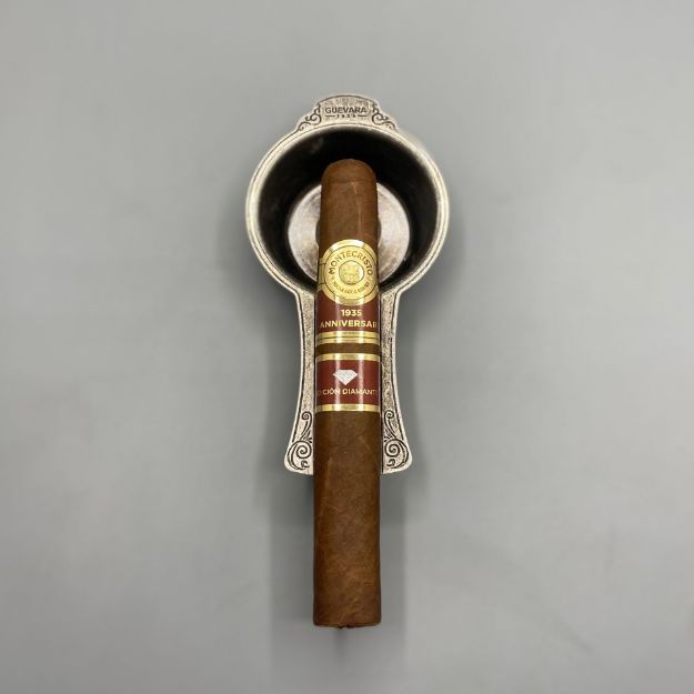 صورة Montecristo 1935 Anniversary Edicon Diamante Toro