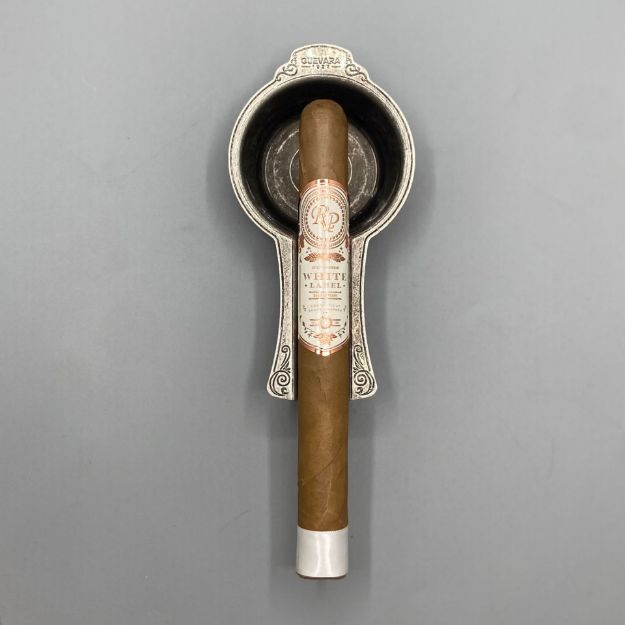 صورة R.P white label churchill 