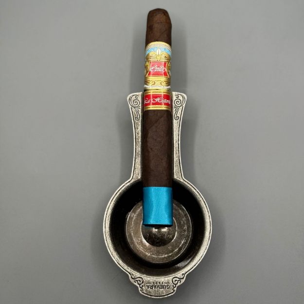 صورة E.P Carrillo LA Historia  Toro 