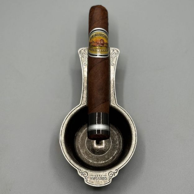 صورة La Aurora Broadleaf