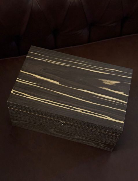 صورة Guevara humidor with accessories 