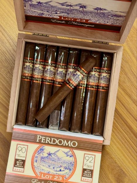 صورة Perdomo lot23 sun grown toro