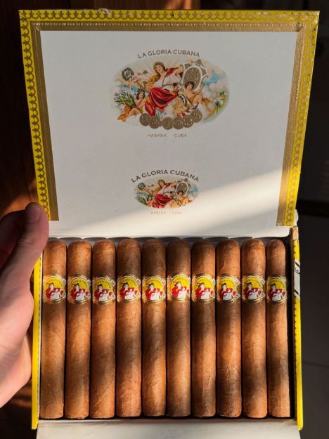 صورة La Gloria Cubana Turquinos